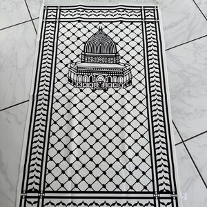 Kuffiyeh prayer rug